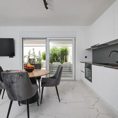 2 Bedroom Maris With Terrace *