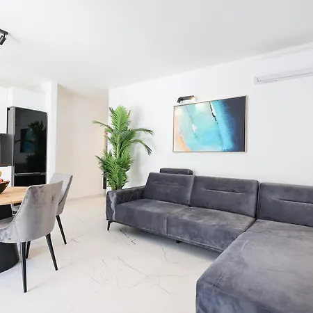 2 Bedroom Maris With Terrace