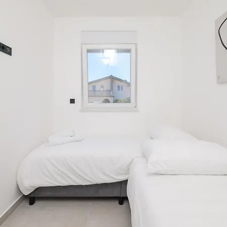 Apartament 2 Bedroom Maris With Terrace Turanj