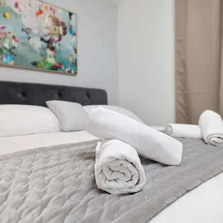 2 Bedroom Maris With Terrace