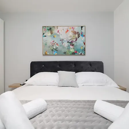 2 Bedroom Maris With Terrace