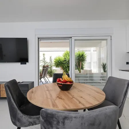 2 Bedroom Maris With Terrace *