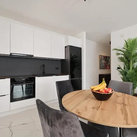 Apartment 2 Bedroom Maris With Terrace *