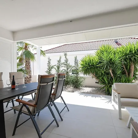 2 Bedroom Maris With Terrace *
