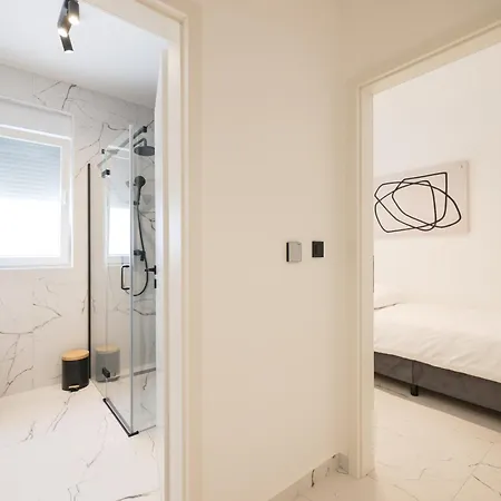 2 Bedroom Maris With Terrace Apartment *
