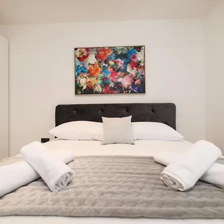 Apartment 2 Bedroom Maris With Terrace Turanj