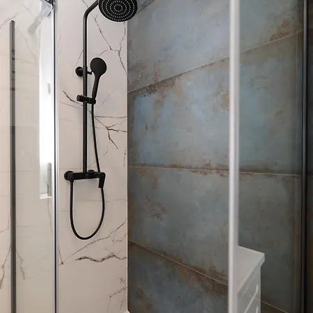 2 Bedroom Maris With Terrace *