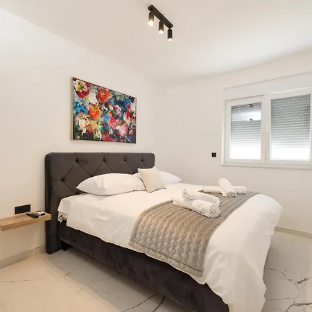 2 Bedroom Maris With Terrace * Turanj