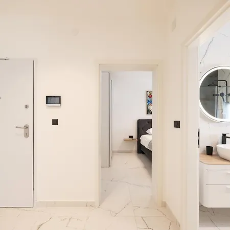 Apartment 2 Bedroom Maris With Terrace