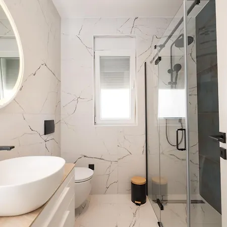 2 Bedroom Maris With Terrace Apartment