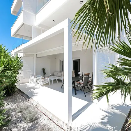 2 Bedroom Maris With Terrace Apartment