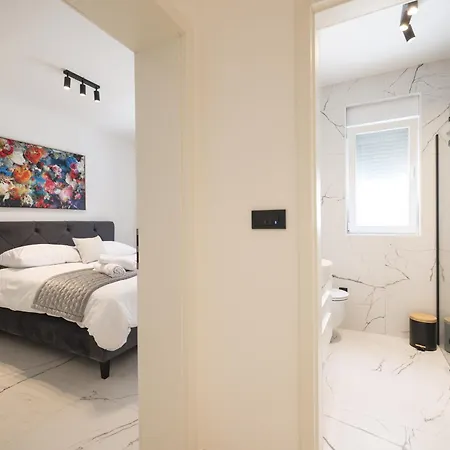 2 Bedroom Maris With Terrace Apartment *
