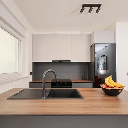 Apartment 2 Bedroom Maris With Terrace *