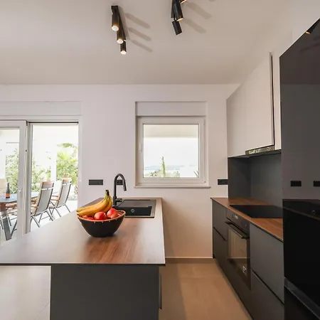 2 Bedroom Maris With Terrace