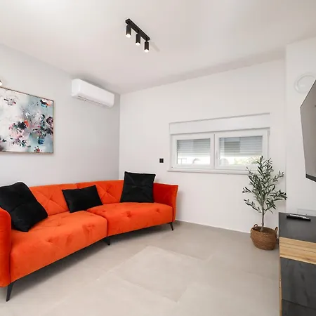 Apartment 2 Bedroom Maris With Terrace Turanj