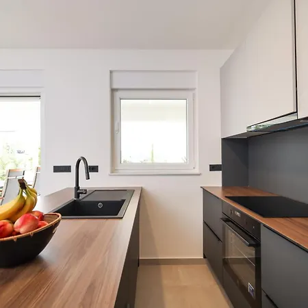 Apartment 2 Bedroom Maris With Terrace Turanj