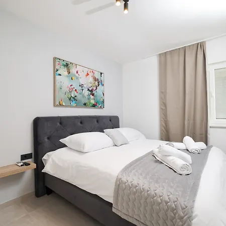 2 Bedroom Maris With Terrace *