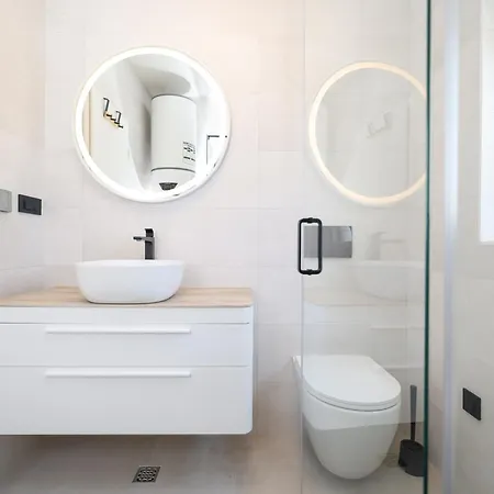 Apartment 2 Bedroom Maris With Terrace