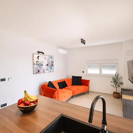 Apartment 2 Bedroom Maris With Terrace *