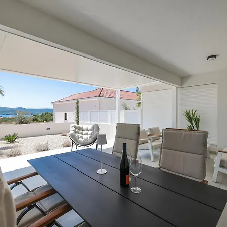 2 Bedroom Maris With Terrace Apartment