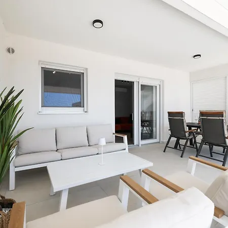 2 Bedroom Maris With Terrace Apartment *