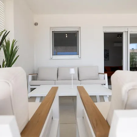 Apartment 2 Bedroom Maris With Terrace *