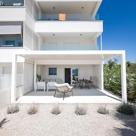 2 Bedroom Maris With Terrace Apartment